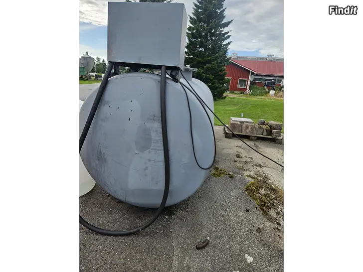 Myydään Farmartank 3000l med elpump