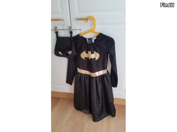 Myydään HM DC musta Batman mekko sekä naamio  ja viitta -hinta 10e