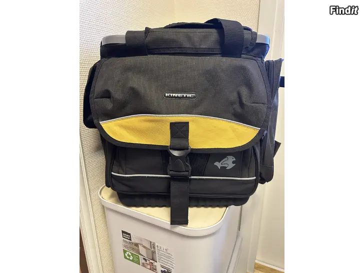 Säljes Pimpellåda, rymlig med många fickor