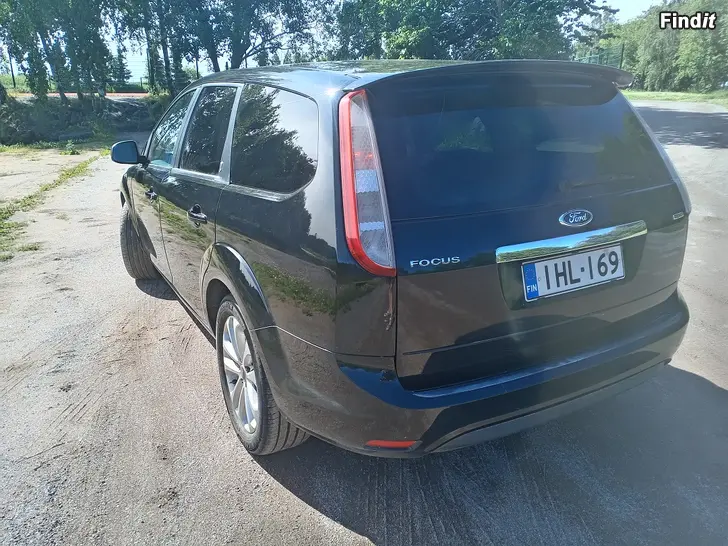 Säljes Ford Focus GHIA vähän ajettu