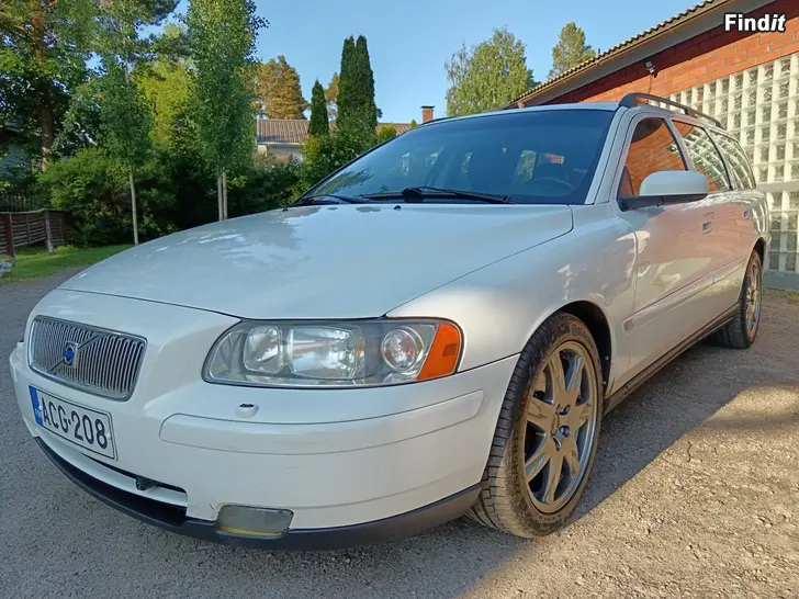 Säljes Volvo V70 2.4 A5 SportsWagon JUURI KATSASTETTU