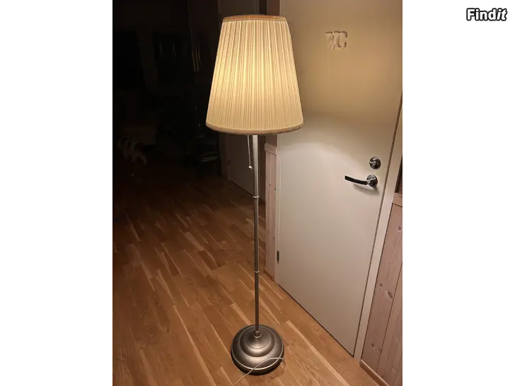 Säljes Golvlampa