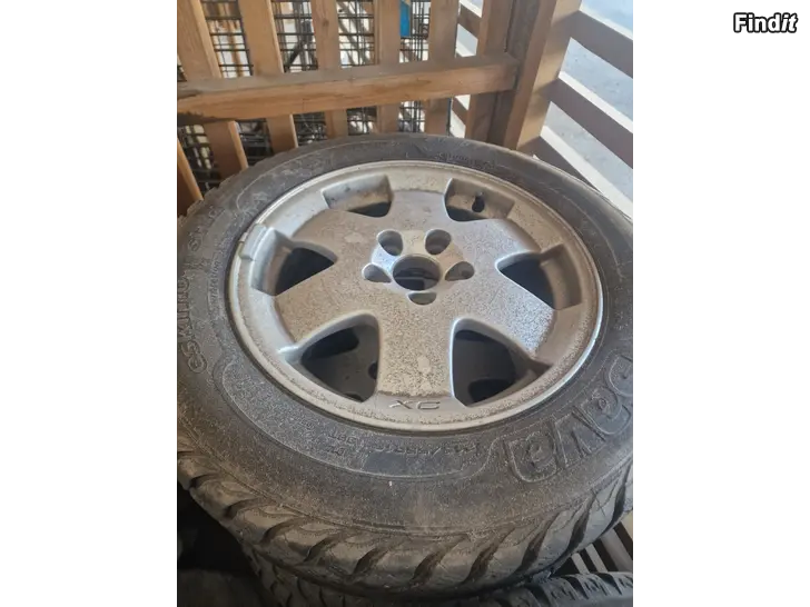 Myydään Nypityt nastarenkaat vanteilla  215/65 R16