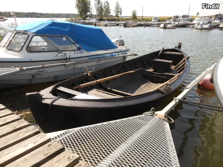 Säljes Äldre träbåt