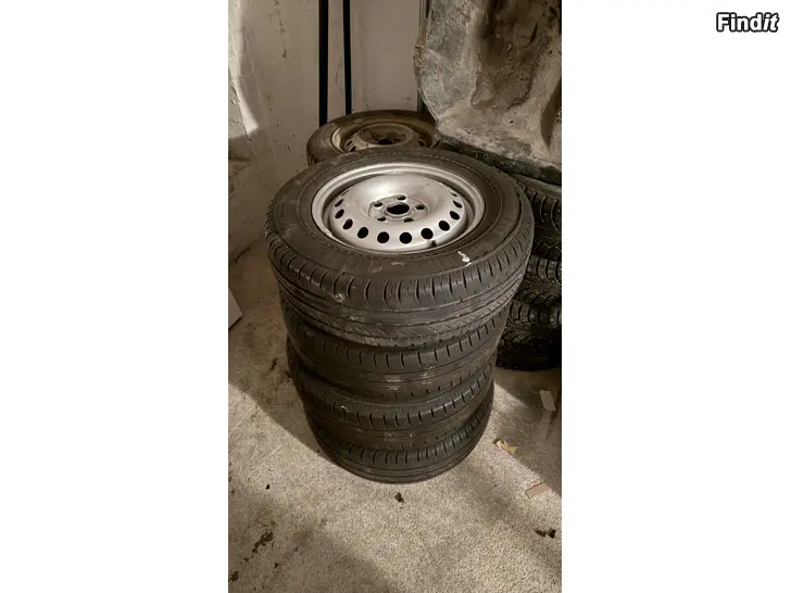 Säljes VW T4 Plåtfälgar 15 med däck