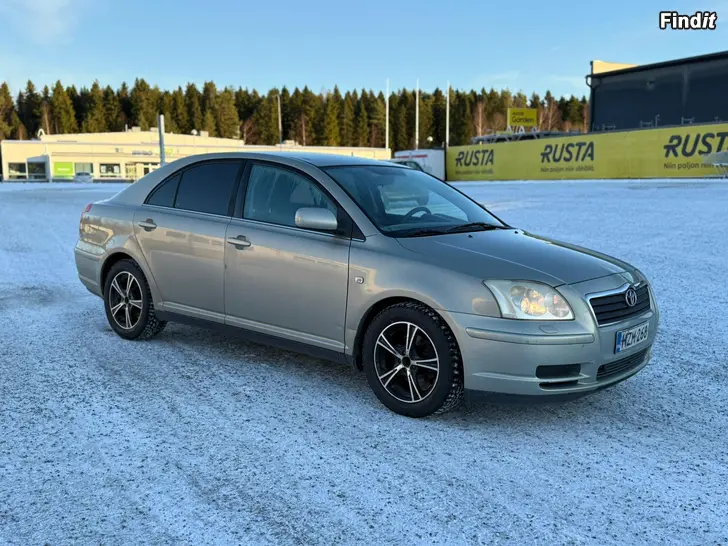 Myydään Toyota avensis