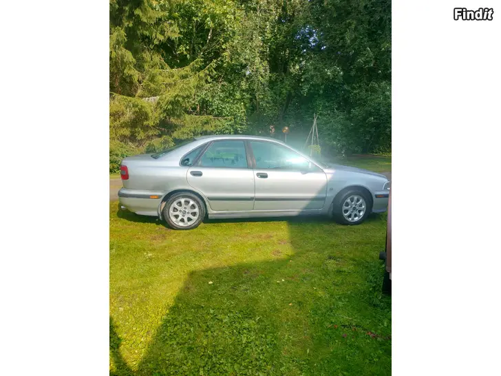Säljes Myydään s40  volvo .99.kahdenlitran koneella