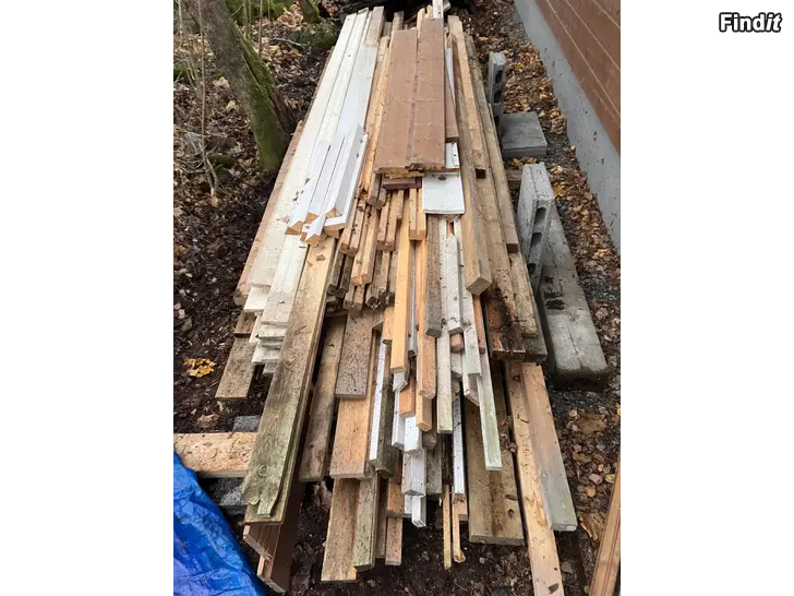 Säljes Ett parti byggvirke i olika dimensioner