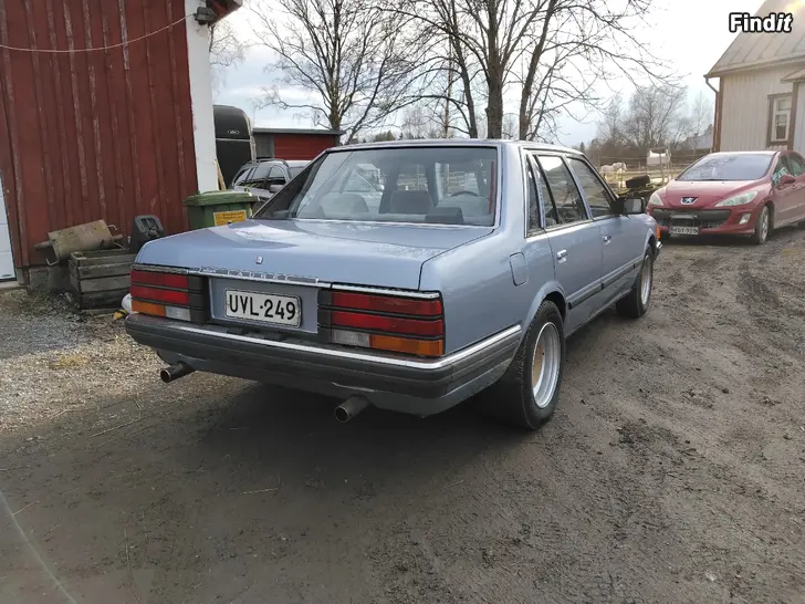 Säljes Laurel 2.0 6cyl automat