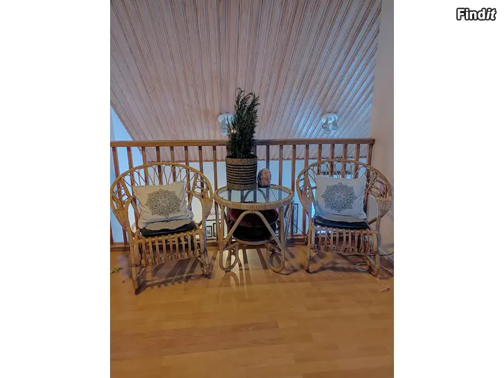 Säljes Lumikenkä 2 st stolar + bord