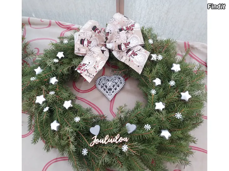 Säljes Kransar, bollar, träd och tomtar