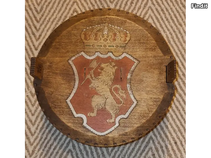 Myydään Kaunis puinen hyvin säilynyt käsintehty vanha rasia