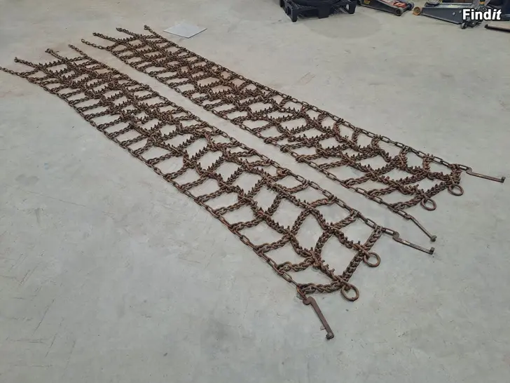 Myydään Traktorin piikkiketjut