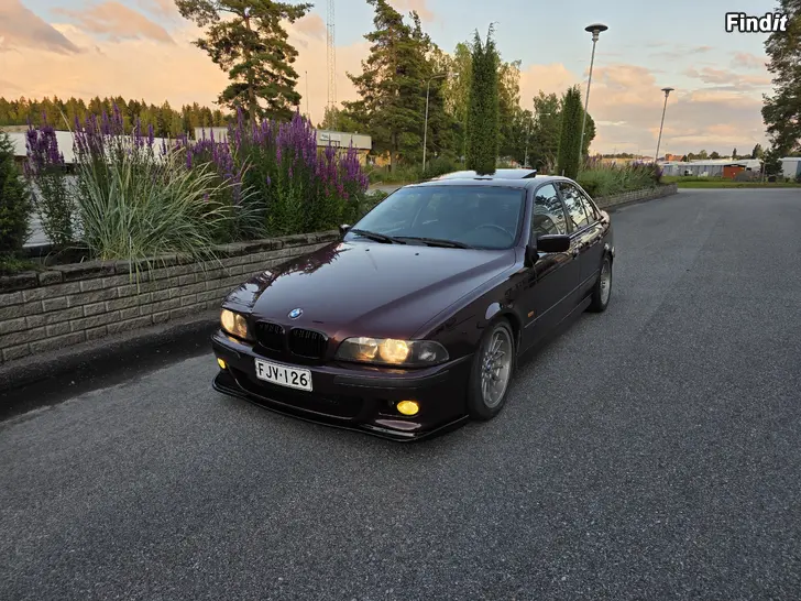 Myydään Bmw 520i e39