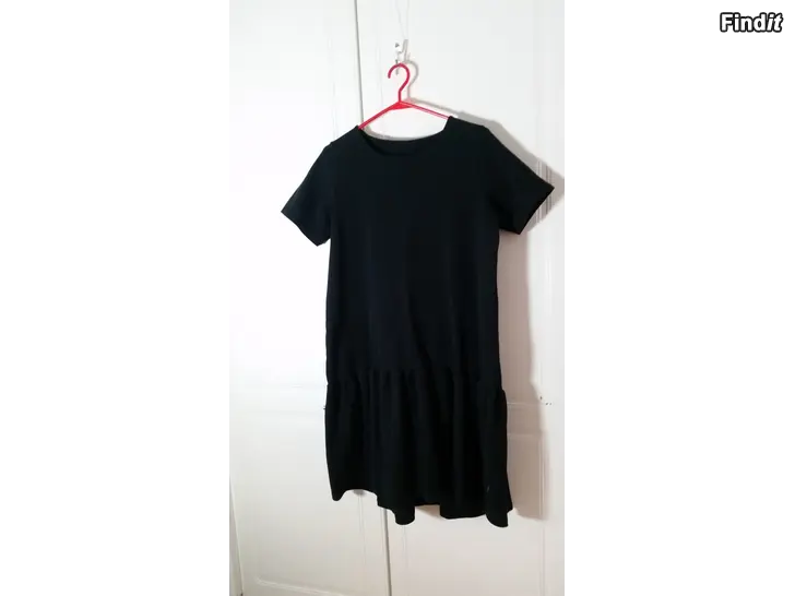Myydään Aarre Label musta naisten mekko koko L  -25e