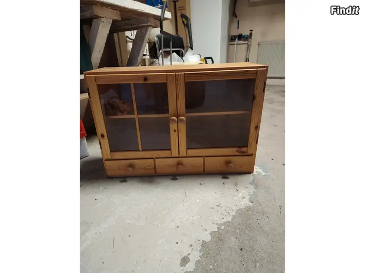 Säljes Litet väggskåp