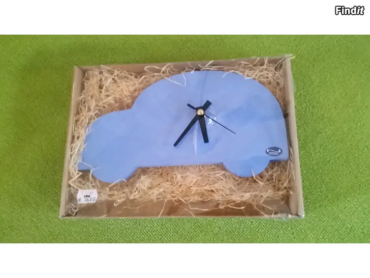 Myydään Nedholm Sweden sininen puinen seinäkello -Auto  -hinta 8e