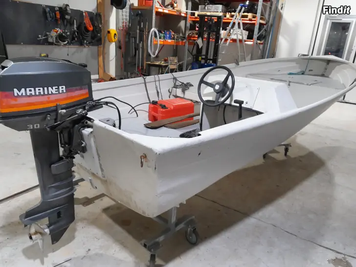 Myydään 5 meters båt 30hp Mariner passligt