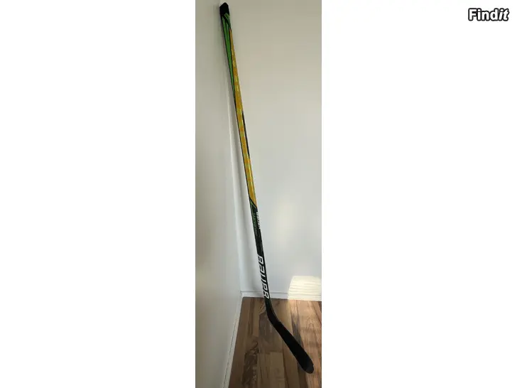 Säljes Ishockey klubba och handskar