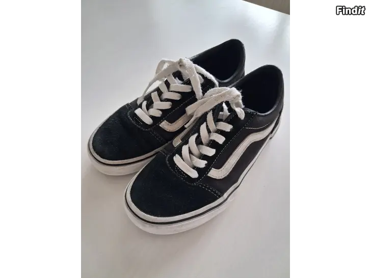 Säljes Vans skor / kengät 34