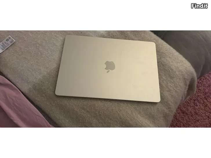 Myydään MavBook air 16 GT RAM ja hiiri