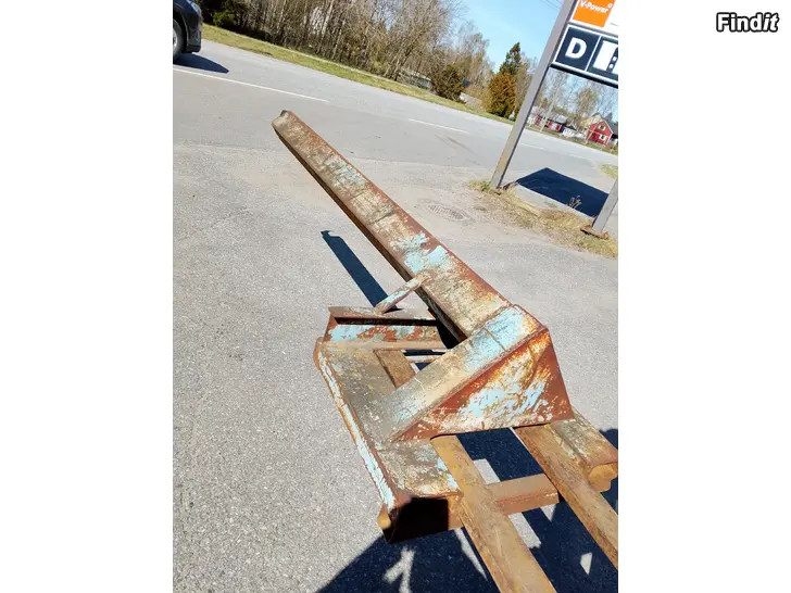 Säljes Kraftig lyftbom åt truck eller lastare