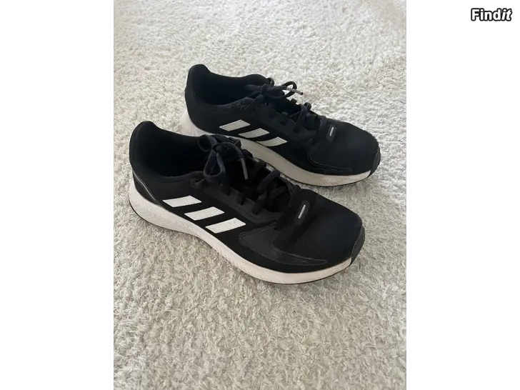 Säljes Adidas 38 skor