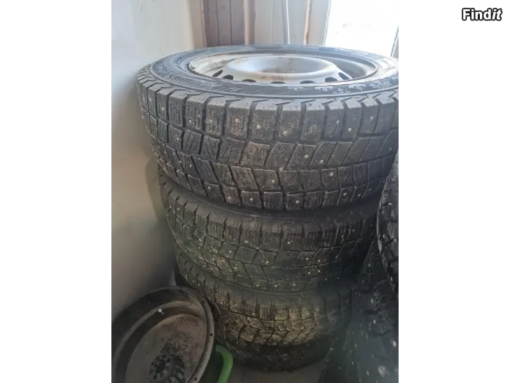 Myydään Proace däck