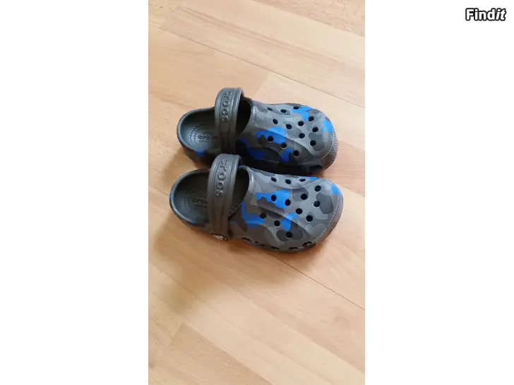 Myydään Crocs C9 lasten rantasandaalit 5e