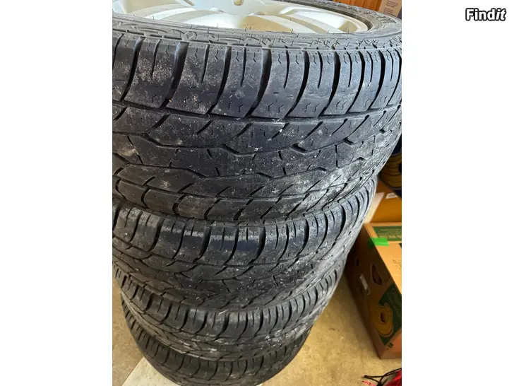 Myydään Däck 255/60/R-18