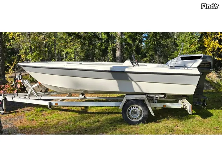 Säljes Båt Finnark 460, Motor Suzuki DT30CRL och Båttrailer