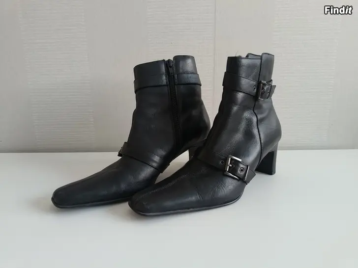 Myydään Naisten nilkkurit, koko 39