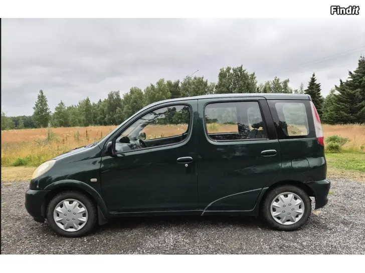 Myydään Toyota Yaris Verso.Tänään katsastettu