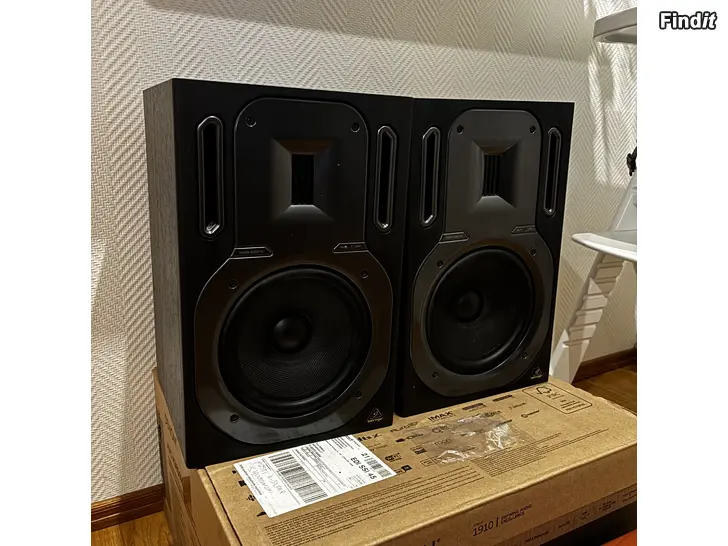 Säljes Behringer Truth B3031A