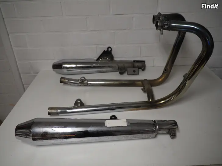 Myydään Triumph Bonneville 08-11 pakoputkisto 2206475 2206480