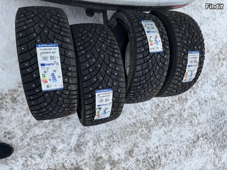Myydään Uudet nastarenkaat 225/40R18