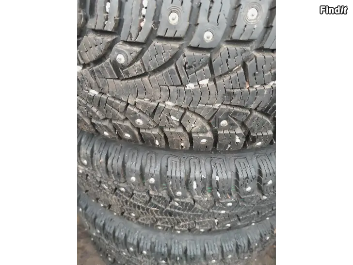Myydään 185 70 R14 Pirelli Nastarenkaat