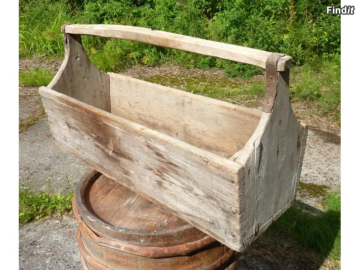 Myydään Vanha puinen työkalupakki
