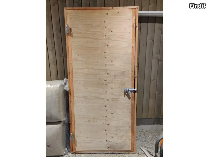 Säljes Byggdörr med karm 10x21