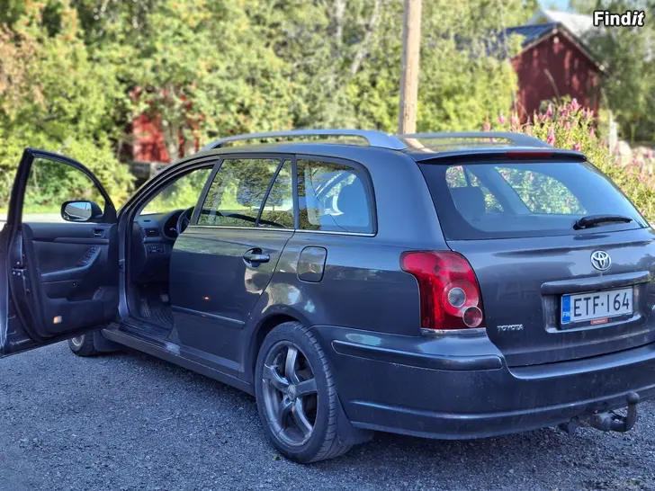 Säljes Toyota Avensis -07
