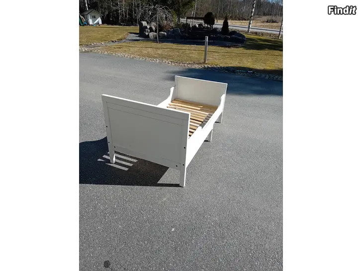 Säljes Barnsäng växasäng till salu