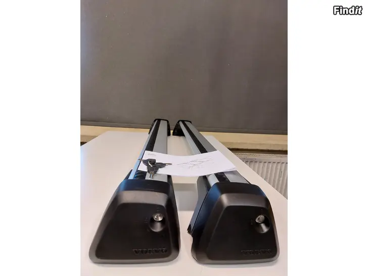 Myydään Kattotelineet/Takräcke Volvo XC60 mk2 OEM 32351090 vm. 2018