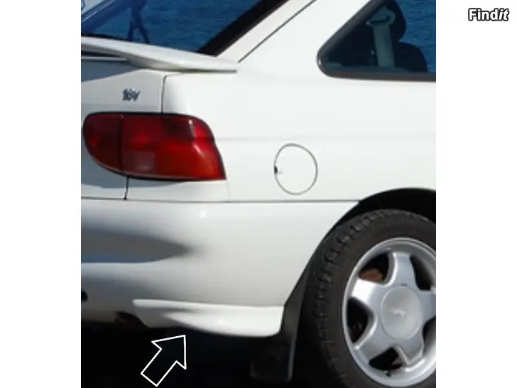 Myydään Ford Escort takapuskurin RS2000 palat