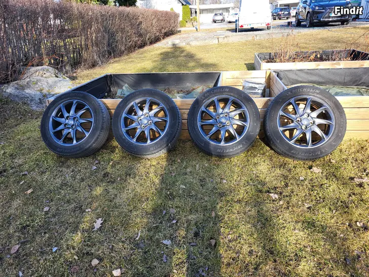 Myydään Fälgar med däck 4x100 16 tum Toyota