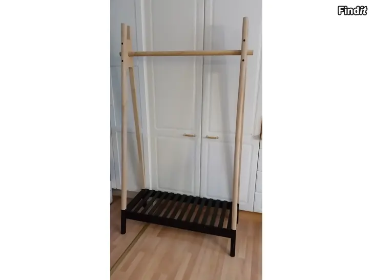 Myydään Vaateteline kenkähyllyllä leveys 95cm  -hinta 40e