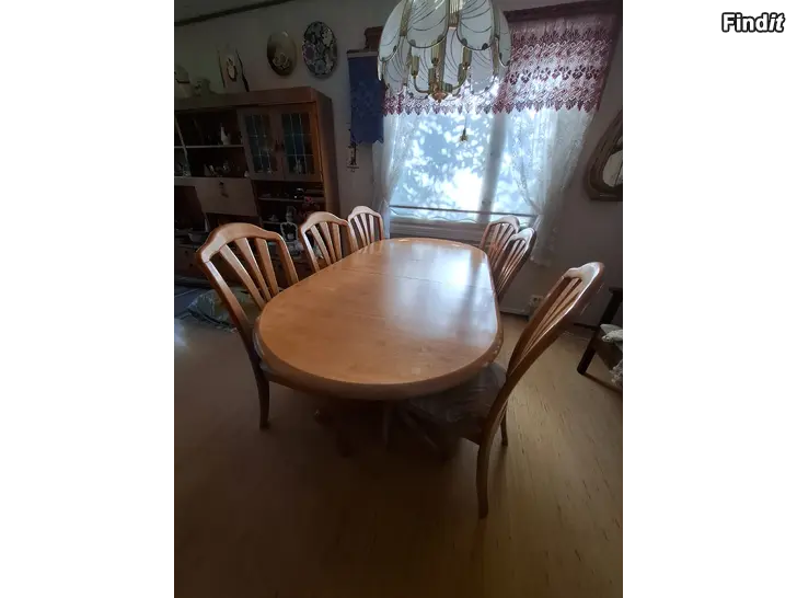 Säljes Matbord och 6 stolar