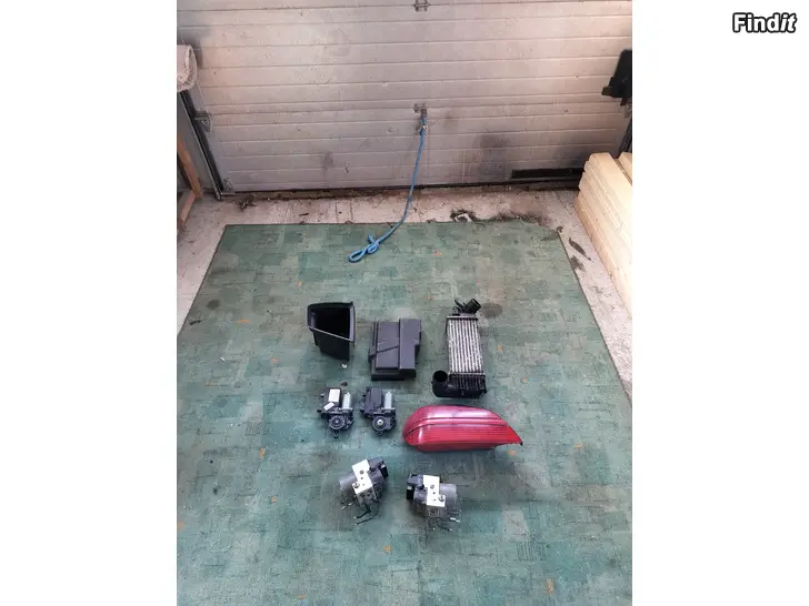 Säljes Välijäähdytin akkukotelonkanssi lasinnostimen moottori abspumppu