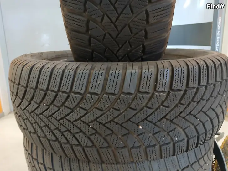 Myydään 225/60 R18 kitkarenkaat Bridgestone Blizzak
