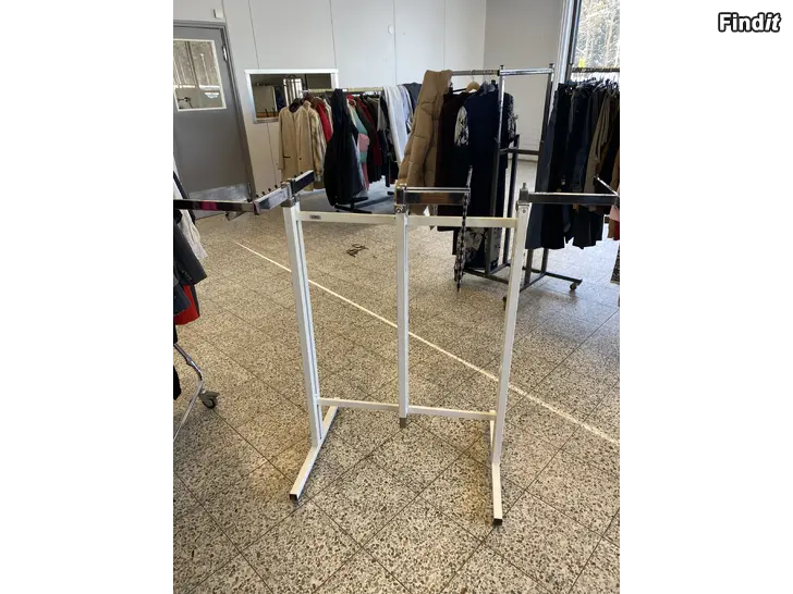 Myydään Klädställning