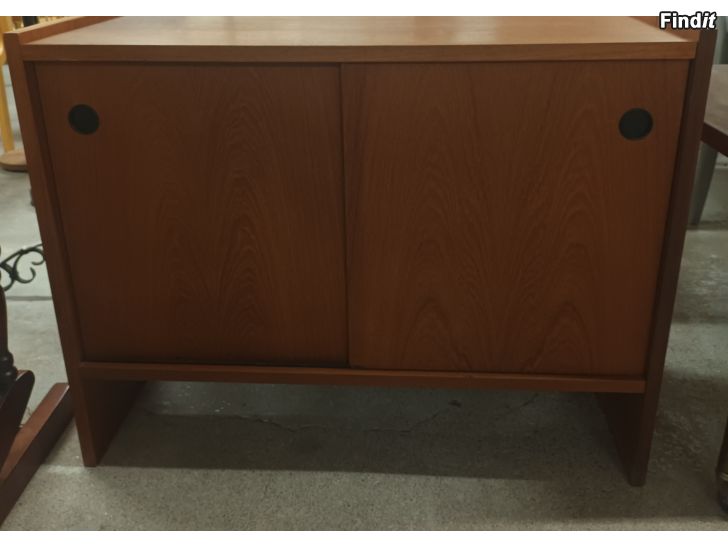 Myydään Teak senkki / skänk